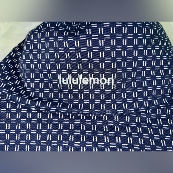 Lululemon Reversible Bucket Hat Blue/Pattern | L/XL | NWT - Picture 2 of 11